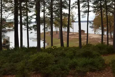 Image de Sunset Point     main lake, quiet, great view! One level, Handicapped friendly