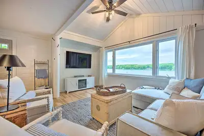 Image de Lakefront Battle Creek Home w/ Fishing Dock!