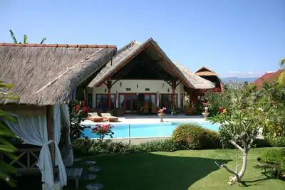 Image de villa*****avec piscine privée Lovina Bali au bord de la mer