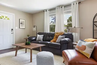 Image de 3br Oasis | Mins from Downtown - King Bed