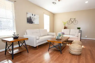 Image de Lovely 3br/2ba Condo in great location, cozy place