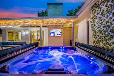 Image de Hot Tub, Putting Green, Game Room!