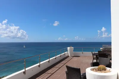 Image de 7e étage Blue Residence - exquis, moderne, vue sur la mer des Caraïbes. à partir de 390 $