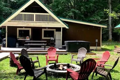 Image de Updated-Peaceful Riverfront Cabin - Hot tub-Greenwater-Crystal Mtn. -Mt. Rainier