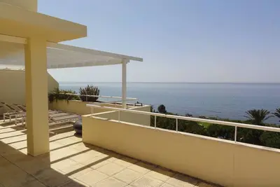 Image de Excellent Penthouse en Bord de mer Avec Piscine Privée
