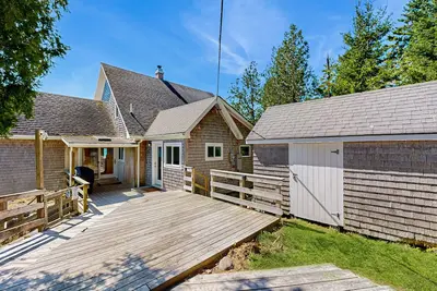 Image de Oceanfront home on private island with amazing view & beach access - 1 dog Ok