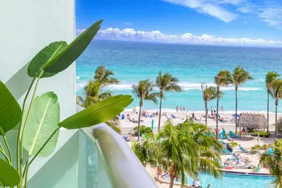 Image de Oceanview king bed right on the beach w pool&gym