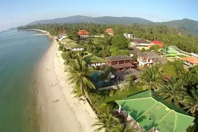 Image de Baan Phulay luxe sur la plage Villa située directement sur Lipa Noi Beach Ko Samui