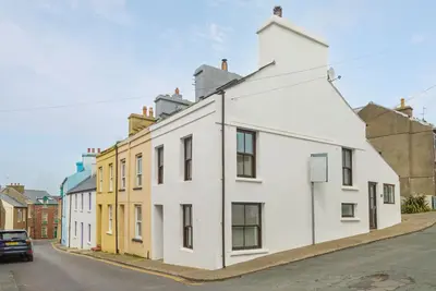Nestled away in the seaside town of Peel is Beach's Reach, located around the corner from the beach