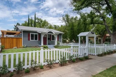 Image de Pasadena Beautiful Front House w\/ Free Parking