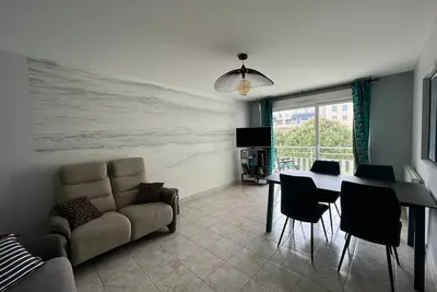 Image de Appartement spacieux, centre ville, 2 chambres, parking, proche toutes commodités