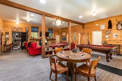 Image de Lewis Creek Hideaway- Hot Tub/Ev/Pool Table/Historic!