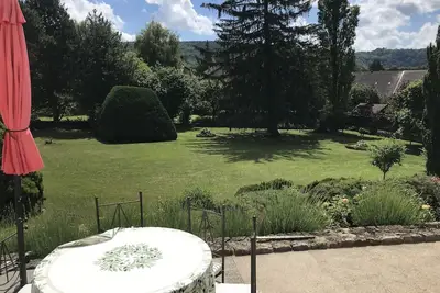 Image de Au Vieux Pin, bastide dans un écrin de verdure au cœur des vignobles jurassiens