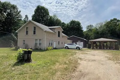 Image de Lrg. Estate w/ 2 Backyards, 4 Master Bedrooms, 2 Living Rooms, Minute From Beach