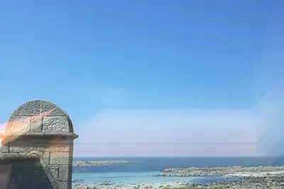 Image de Maison face à la mer en Bretagne\nManoir en Bretagne, à 20 mètres de la plage