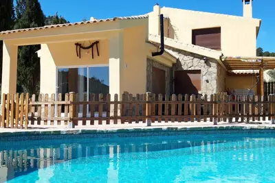 Image de Maison de vacances 'Cortijo la Era' avec vue sur les montagnes, piscine et Wi-Fi.