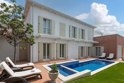 Image de Elegant Villa Rafaelle with pool