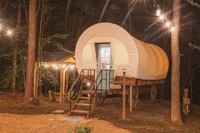 Image de Old Copper Wagon | Wagon Glamping | Full Bath & Ac