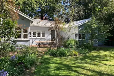 Image de 5 Craigend, Leura · Leura Mall: 3 Mins Walk to Shops Weekday Specials