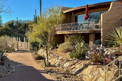 Image de Lovely condo with desert views, on site golf, heated pool, & fitness center