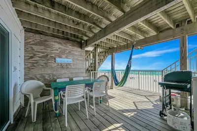 Image de Weekender by AvantStay | Gorgeous Beach Front Home w/ Ocean View