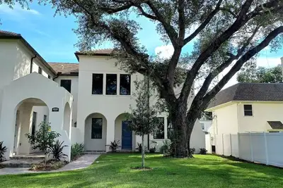 Image de Tampa Time--snowbirds, remote workers, families! Stylish, pet-friendly. 3mo min