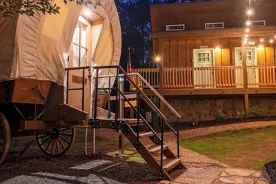 Image de The Pioneer  |  Real Covered Wagon | King Bed & Bunk