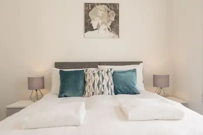 Image de Moderne-Appartement-Sdb privée avec douche-Vue sur Jardin