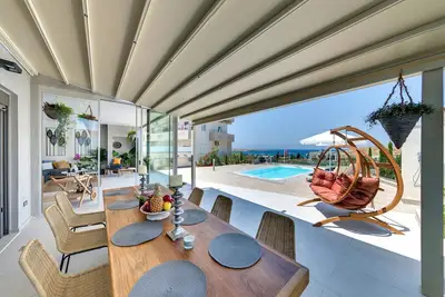 Image de Sea view villa with pool close to the beach