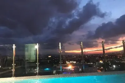 Image de Quiet Modern Apartment With Nice View Roof top Pooland gym