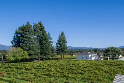Image de Modern Vineyard Farmhouse - Close to Downtown Healdsburg - 4 Bd/4 Ensuite Baths