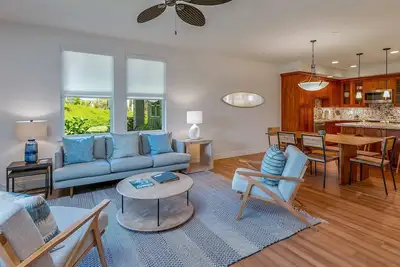 Image de Luxury Condo with Ac, Large Pool, Golf Course, Gym