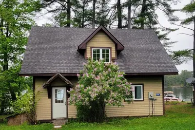 Image de Lakefront Muskoka Beautiful Cottage
