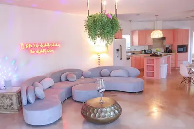 Image de The Trailer: Gallery & Art House