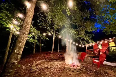 Image de Cozy cabin getaway close to hiking, skiing, sightseeing, and Bristol!