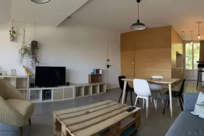 Image de Architect's apartment in the heart of Mourillon, a stone's throw from the sea.