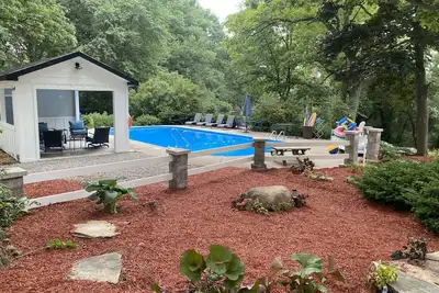 Image de Shea Oaks Getaway; Lake Geneva Private Heated Pool