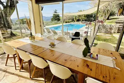 Villa atypique avec piscine chauffée et vue mer