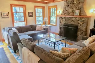 Image de Beautiful home, walk to beach, has Ac. Long-term winter rental considered.