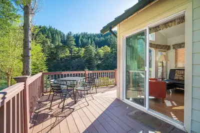 Strawhouse Resorts on the Beautiful Trinity River