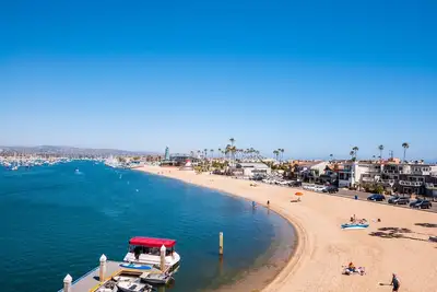 Image de Waterfront 3 bd 2ba with amazing bay and beach views. Beach access and walkable