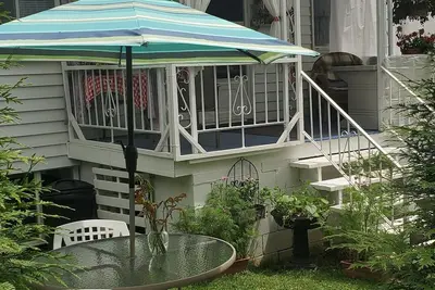 Image de Cozy Country Cottage close to hiking and biking trails and fishing spots.