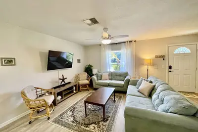 Image de Safe and Cozy After the Storm: Welcome Home!