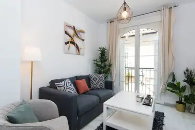 Image de Jolie appartement pratique décoré avec goût dans