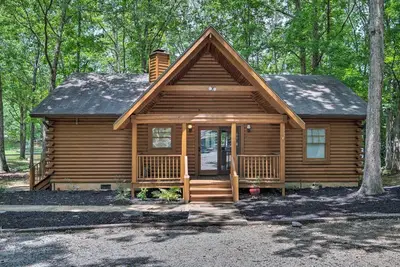 Image de Pet-Friendly Lake Oconee Cabin w\/ Boat Dock!