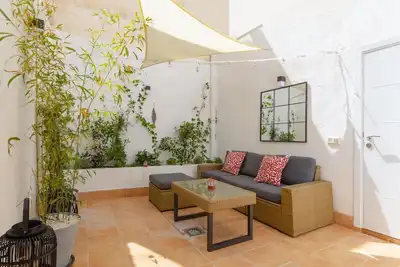 Image de Bel appartement avec patio dans le quartier Picasso