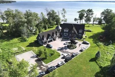 Image de Large Lake Simcoe Cottage 8 Bedrooms