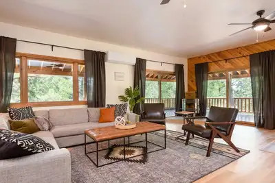 Image de Cozy Cabin w/ Hot tub near amazing fishing lake!