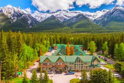 Image de Banff Gate- Private Entrance 2-Level Townhouse