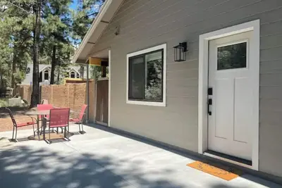 Image de Adorable 2 bedroom guesthouse in the pines